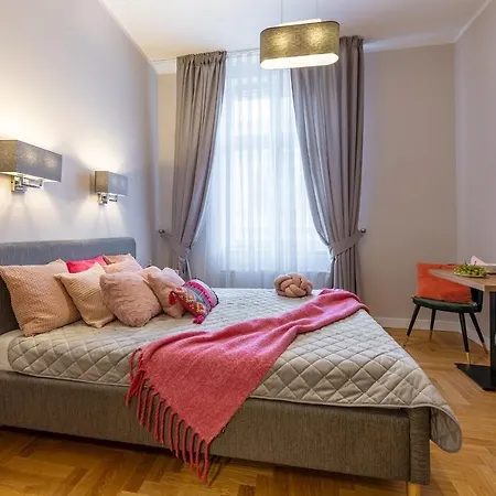 Centre Apartments-old Town Apartman *